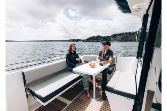 Jeanneau Merry Fisher 895 Sport - U shape cockpit saloon