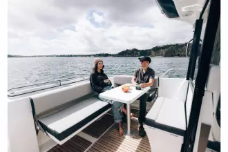 Jeanneau Merry Fisher 895 Sport - U shape cockpit saloon