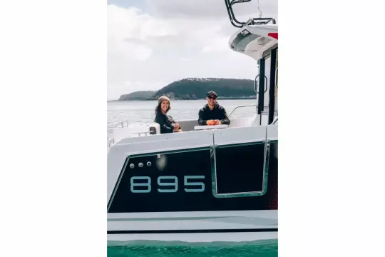 Jeanneau Merry Fisher 895 Sport - cockpit side gate on starboard side