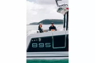 Jeanneau Merry Fisher 895 Sport - cockpit side gate on starboard side