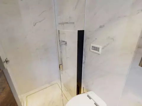 20 - Master Cabin En Suite