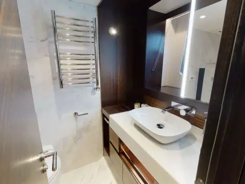 19 - Master Cabin En Suite