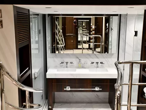 23 - Master Cabin En Suite