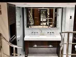 23 - Master Cabin En Suite