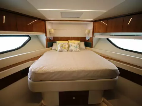 14 - VIP Cabin