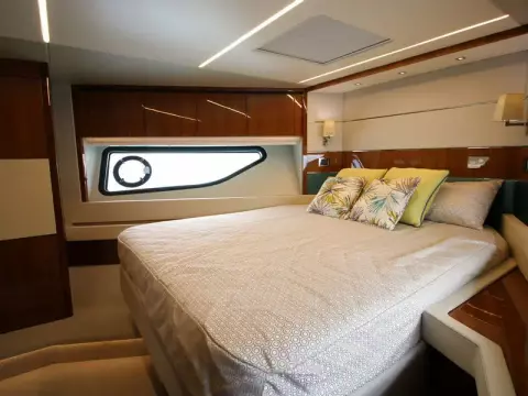 15 - VIP Cabin