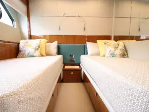 17 - Twin Cabin