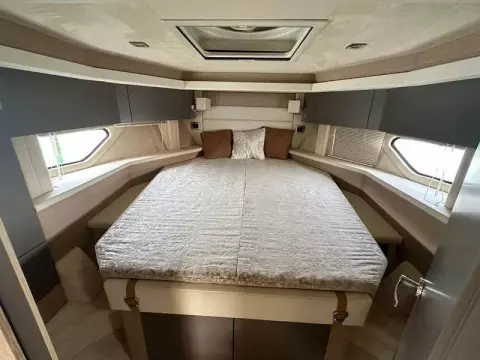 8 - VIP Cabin