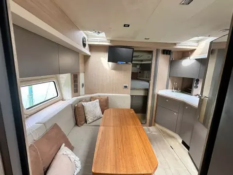 6 - Saloon