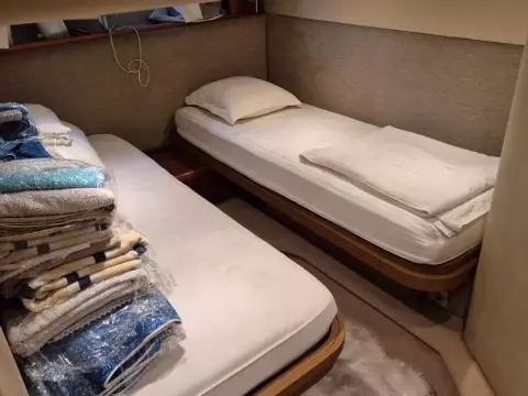 16 - Twin Cabin
