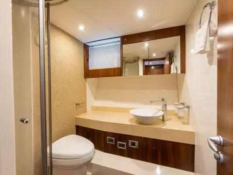 20 - Master Cabin En Suite