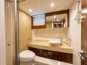 20 - Master Cabin En Suite