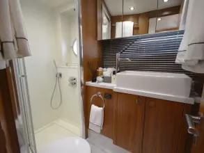 14 - Master Cabin En Suite