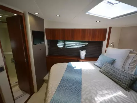 16 - VIP Cabin
