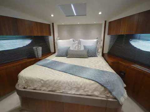15 - VIP Cabin