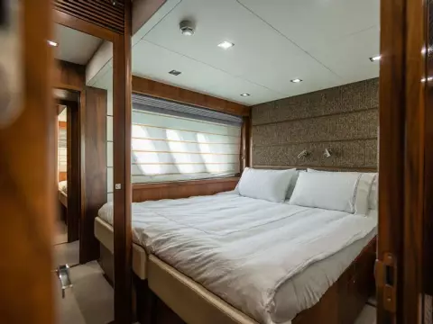8 - Double Cabin