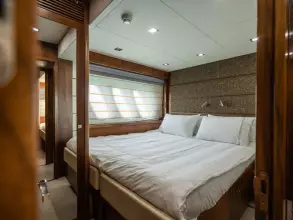 8 - Double Cabin