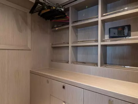 28 - Double Cabin Wardrobe