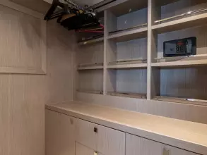 28 - Double Cabin Wardrobe