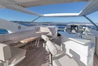12 - Flybridge