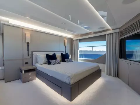 21 - Master Cabin