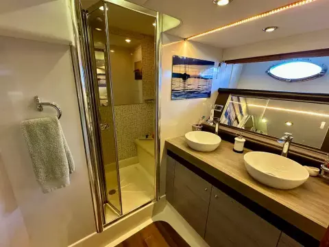 20 - Master Cabin En Suite