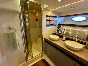 20 - Master Cabin En Suite