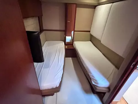 30 - Twin Cabin