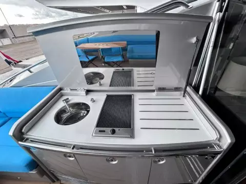 12 - Wet Bar