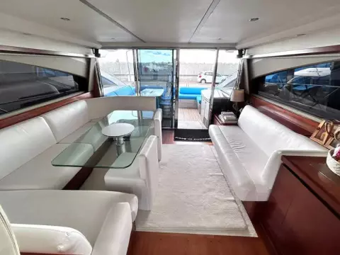 16 - Saloon