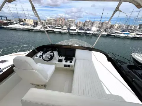 6 - Flybridge