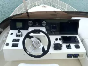 7 - Flybridge Helm