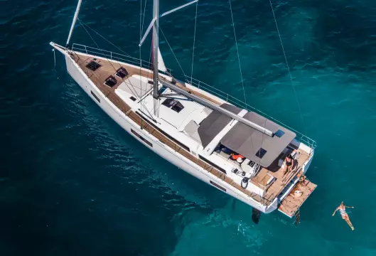 BENETEAU OCEANIS YACHT 54