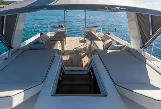 BENETEAU OCEANIS YACHT 54