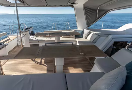 BENETEAU OCEANIS YACHT 54