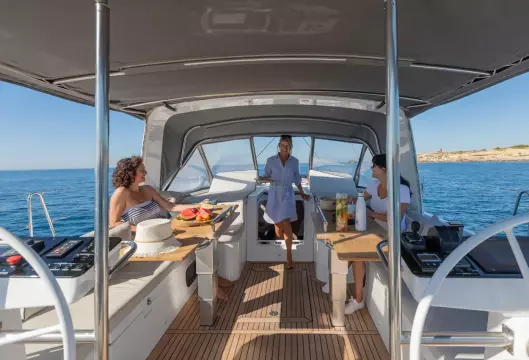 BENETEAU OCEANIS YACHT 54