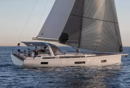 BENETEAU OCEANIS YACHT 54