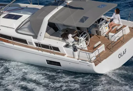 BENETEAU OCEANIS YACHT 54