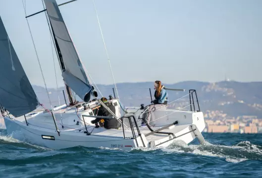 BENETEAU FIRST 27 SE