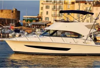 RIVIERA 39 SPORTS MOTOR YACHT FLYBRIDGE