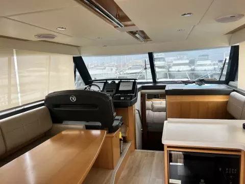 RIVIERA 39 SPORTS MOTOR YACHT FLYBRIDGE