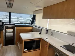 RIVIERA 39 SPORTS MOTOR YACHT FLYBRIDGE