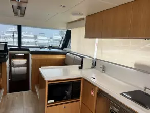 RIVIERA 39 SPORTS MOTOR YACHT FLYBRIDGE
