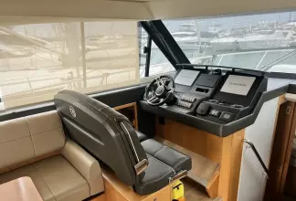 RIVIERA 39 SPORTS MOTOR YACHT FLYBRIDGE