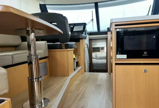 RIVIERA 39 SPORTS MOTOR YACHT FLYBRIDGE