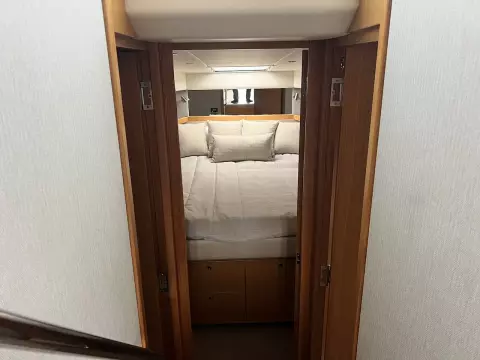 RIVIERA 39 SPORTS MOTOR YACHT FLYBRIDGE