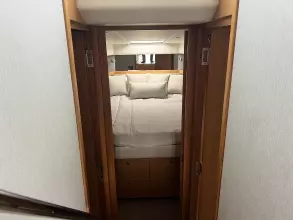 RIVIERA 39 SPORTS MOTOR YACHT FLYBRIDGE