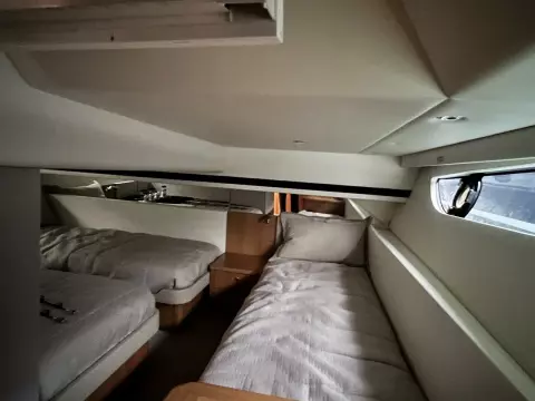RIVIERA 39 SPORTS MOTOR YACHT FLYBRIDGE