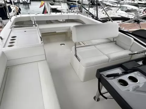RIVIERA 39 SPORTS MOTOR YACHT FLYBRIDGE
