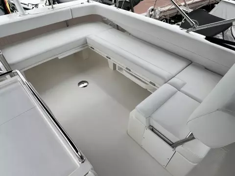 RIVIERA 39 SPORTS MOTOR YACHT FLYBRIDGE